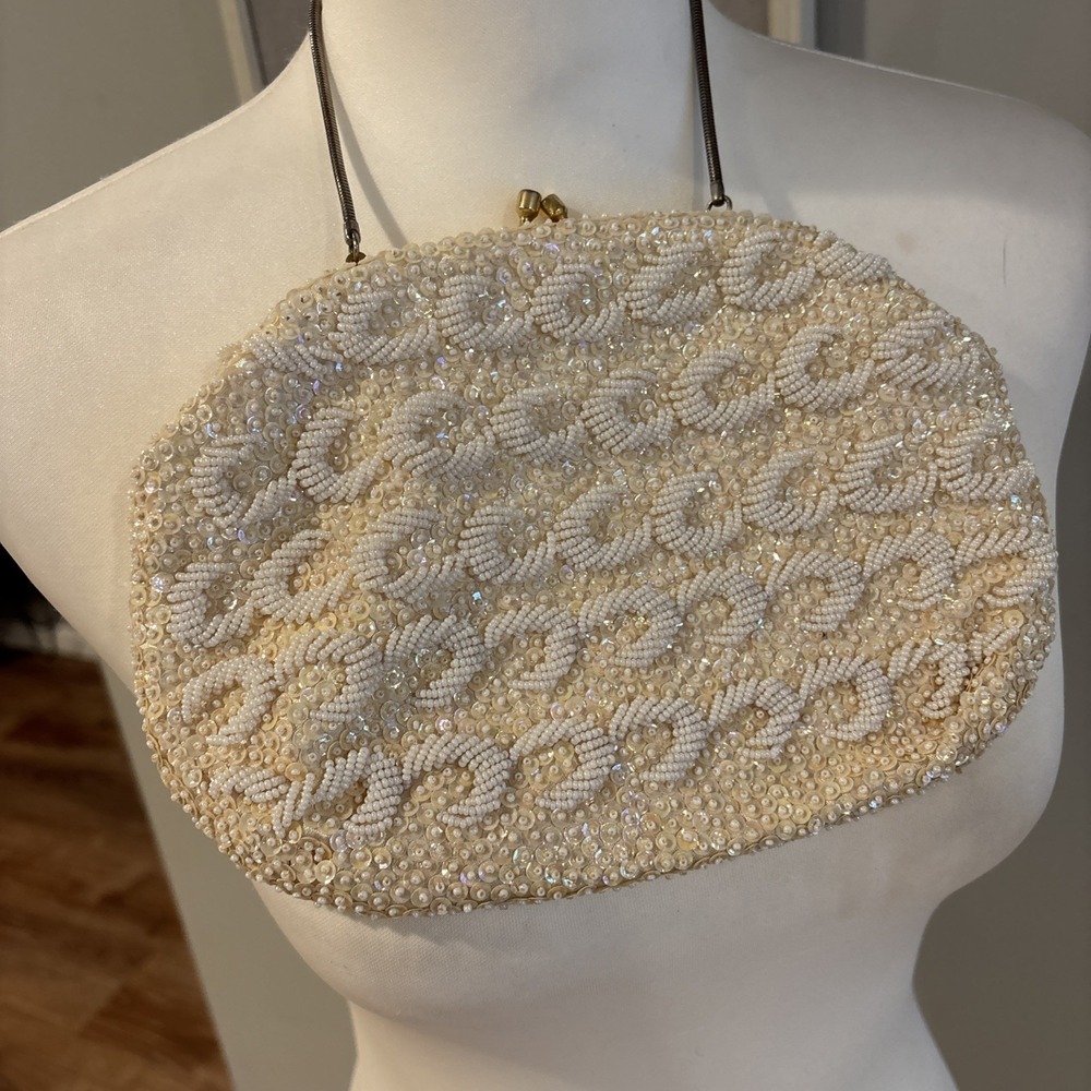 1950's Hong Kong La Regale Ltd. Sequin & Seed Bead White Clutch Purse - Picture 4 of 6